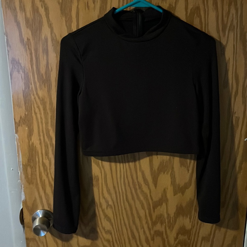 Black crop top long sleeve